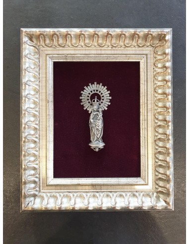 Cuadro Virgen del Pilar en plata de ley enmarcada sobre terciopelo granate y marco de madera plateada